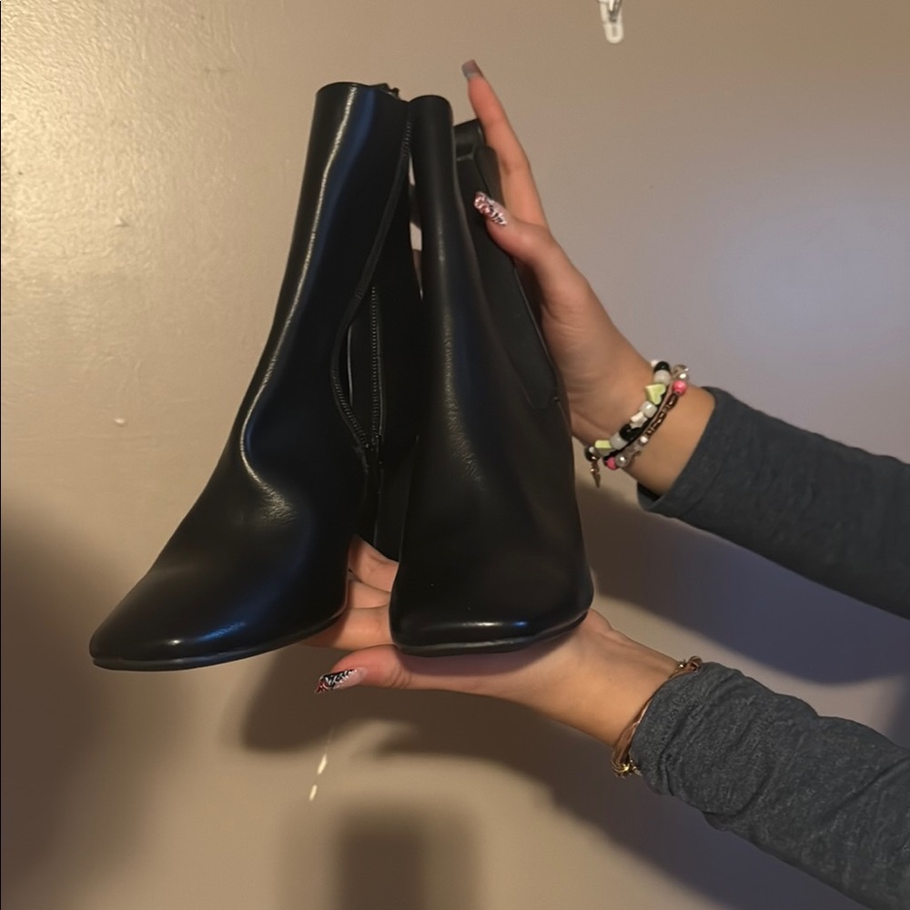 Elegant Black Ankle Boots